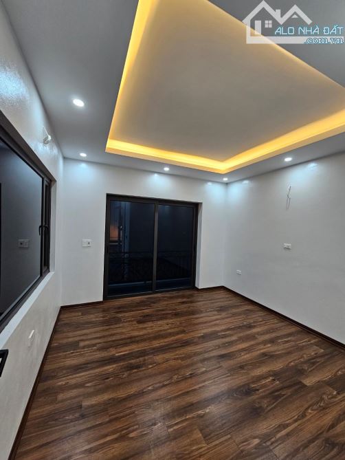 Nhà mới nhỏ xinh Thanh Am, sẵn ở, tiện ích đầy đủ, DT: 35m2, giá: 4.4 tỷ ( có thương lượng - 2