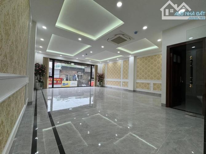 Chị chủ nhờ trực tiếp bán toà Building 8 tầng mặt phố Nguyễn Khang, Giá 35 tỷ - 2