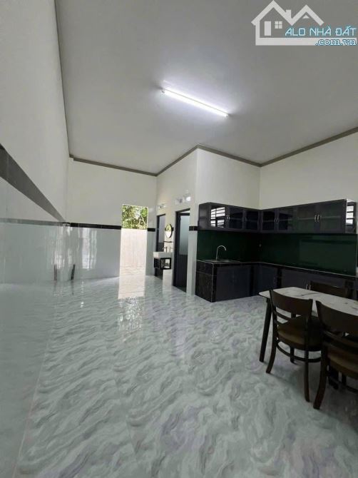 Nhà cấp 4, SHR, 124,2m2, mới keng, Tân Thông Hội, Giá 935 Triệu. - 2