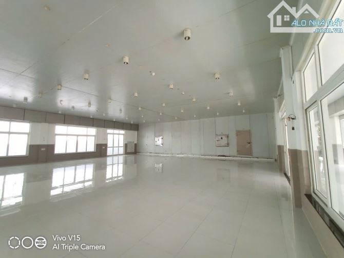 Bán gấp kho xưởng KCN Đức Hòa – Long An , tdt: 10.000m2 , XD: 8.000m2 - 2