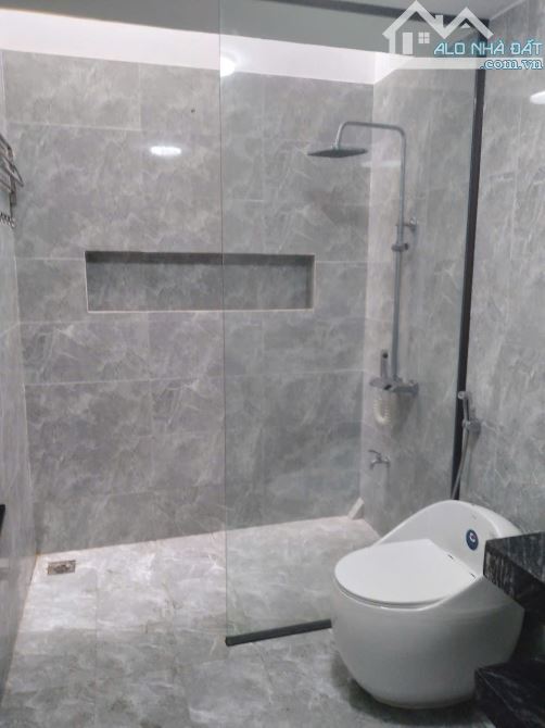 BÁN NHÀ 3 TẦNG MẶT ĐƯỜNG LỘC VƯỢNG GẦN UB PHƯỜNG - 2