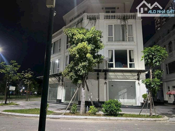 Nhà 4 tầng Phú Mỹ An 216m2 lô góc 3 mặt thoáng