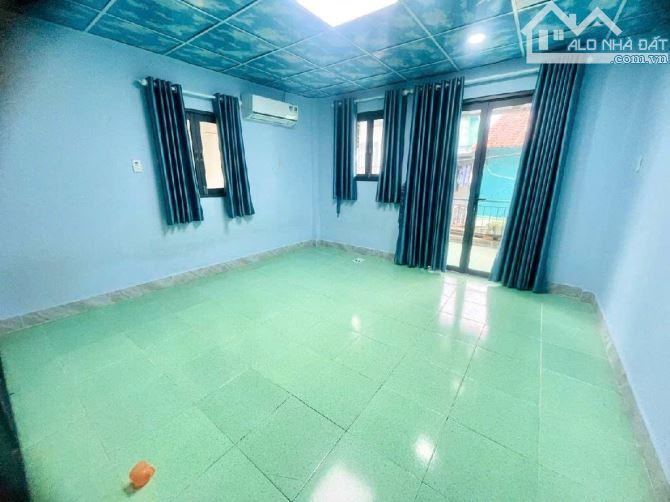 Sát mặt tiền Quang Trung(ngay ngã 5 Chuồng chó) 110m2 - ngang 6,3m NH  đẹp - có dòng tiền - 2