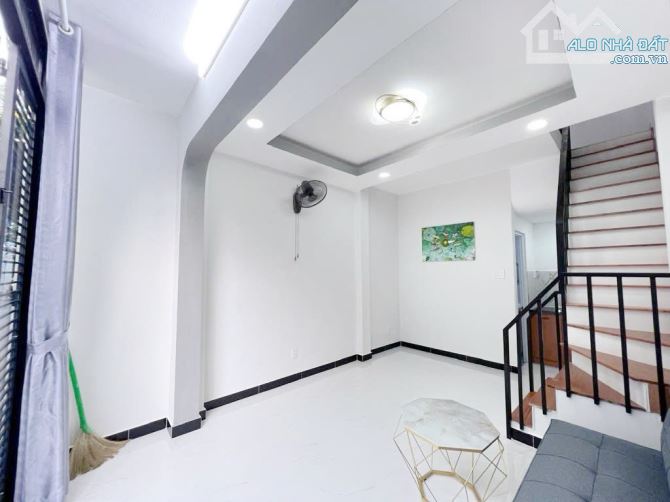 Chỉ 3tỷ 9 đã có nhà mới vuông hẻm xe hơi quay đầu gần BÀU CÁT Tân Bình 3tầng dtsd 84m2 - 2