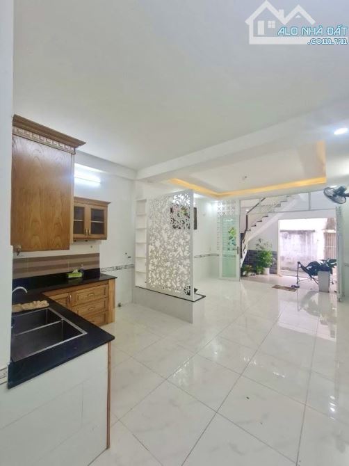 🔥 NHÀ ĐẸP 2 TẦNG - 67m² - CÓ HĐ THUÊ 15TR/TH - 3PN - GẦN LÂM VĂN BỀN - GIÁ HƠN 5 TỶ - 3