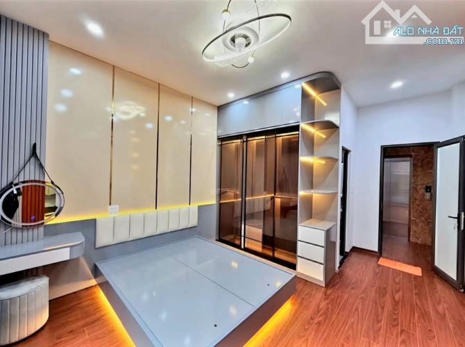 Hiếm! Bán nhà Nguyễn Sơn 40m2 ô tô thang máy chỉ 9 tỷ full nội thất hàng xóm Tâm Anh - 3