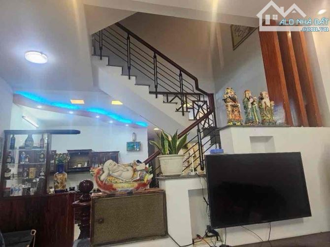 Nhà 3 tầng đẹp, chắc chắn, mặt tiền kinh doanh Cần Giuộc, view đẹp - 4