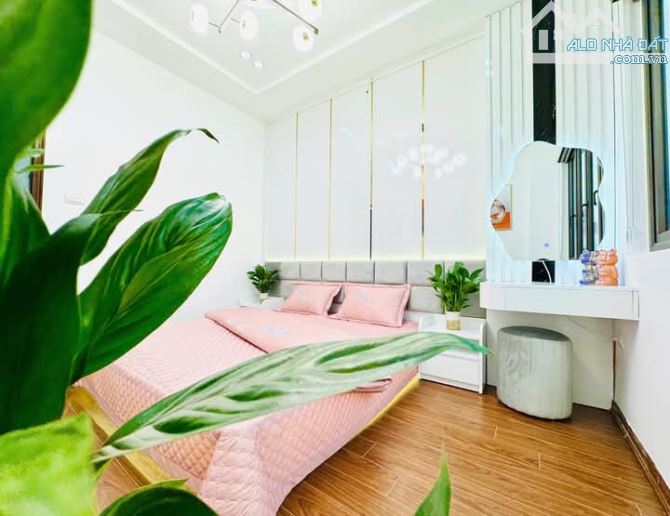 Bán nhà phố Hoa Bằng. Cầu Giấy DT 34m x 6. Mặt tiền 3.4m - 4