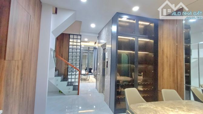 NHÀ MỚI ĐẸP 5 TẦNG - CÓ THANG MÁY - 68M2 (4.5×15) VUÔNG A4 HOÀN CÔNG ĐỦ - HXH 6M - 4