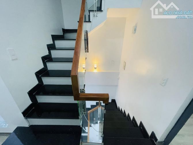 Bán gấp nhà phân lô Trần Quốc Hoàn 40m2, 4t, ô tô tránh, dừng đỗ, kinh doanh - 5