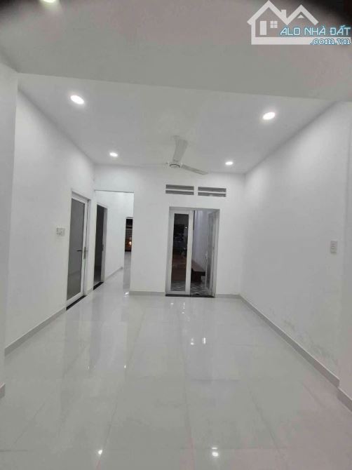 NHÀ CẤP 4 NHƯ BIỆT THỰ XINH LUNG LINH, 210M2, HXT, NGAY TRƯỜNG NGUYỄN THỊ NUÔI, NHỈNH 6 TỶ - 5