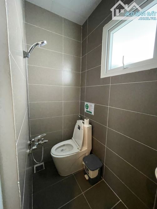 Bán nhà trung tâm tp Đà Lạt Thích hợp vừa ở vừa kinh doanh.153m² ;3 tầg, 13phog, 10ty - 5