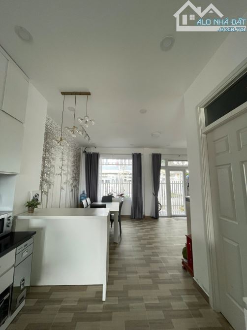 Bán nhà trung tâm tp Đà Lạt Thích hợp vừa ở vừa kinh doanh.153m² ;3 tầg, 13phog, 10ty - 6