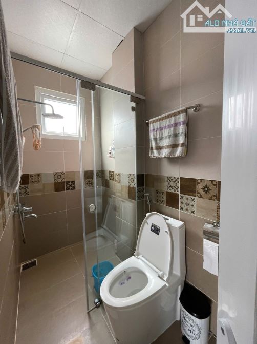 Bán nhà trung tâm tp Đà Lạt Thích hợp vừa ở vừa kinh doanh.153m² ;3 tầg, 13phog, 10ty - 7