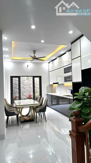 PHÂN LÔ VIP PHỐ 8/3 - QUỲNH MAI – 78M² – 5 TẦNG – GARA Ô TÔ – THANG MÁY – 17.5 TỶ - 8