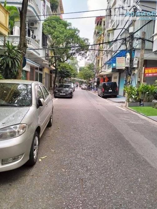 BÁN NHÀ HOÀNG QUỐC VIỆT 60m2. NHÀ DÂN XÂY - 2 THOÁNH - PHÂN LÔ 2 Ô TÔ TRÁNH - V.PHÒNG