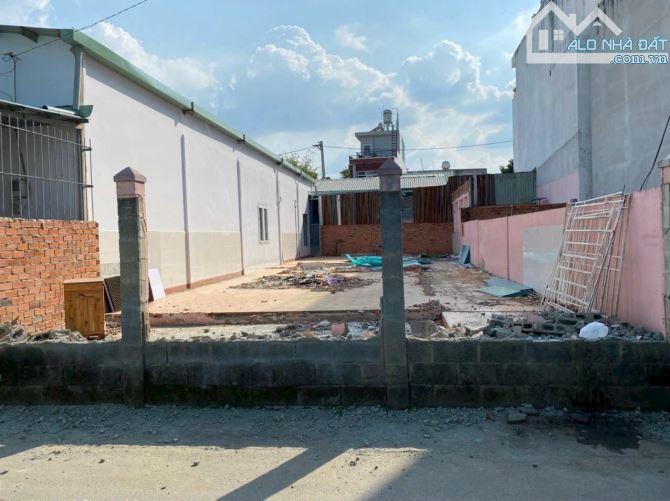 Đất hẻm 1/ sát mặt tiền đường 11 trường thọ, thủ đức. Vị trí tiện xây căn hộ dịch vụ
