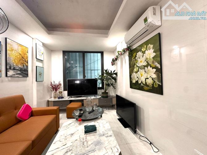 BÁN NHÀ PHỐ VĂN CHƯƠNG, ĐỐNG ĐA DT45m2, 5 Tầng, Mt4m, Ô Tô Tránh, Kinh Doanh, Giá 10.4 Tỷ