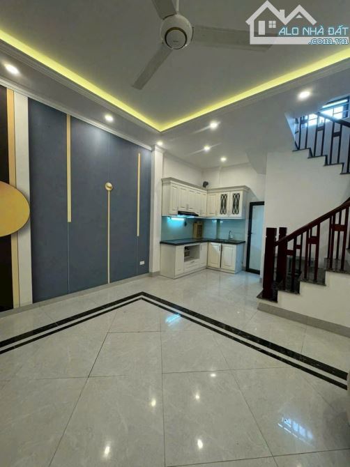 Bán NHÀ PHỐ Phúc lợi Long Biên , 4 tỷ 35m, 5 tầng , ngõ rộng,dòng tiền 14 triệu/1T.