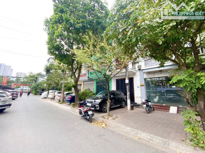 Chính chủ bán nhà phân lô Mai Dịch-Trần Vỹ, 2 mặt ngõ ôtô tránh, 2 vỉa hè 60m2 nhỉnh 20 tỉ