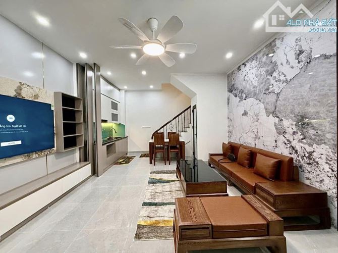 Bán nhà mới Cầu Giấy, 45m2, 5 tầng, chủ tặng full nội thất, giá bán 6,9 tỷ