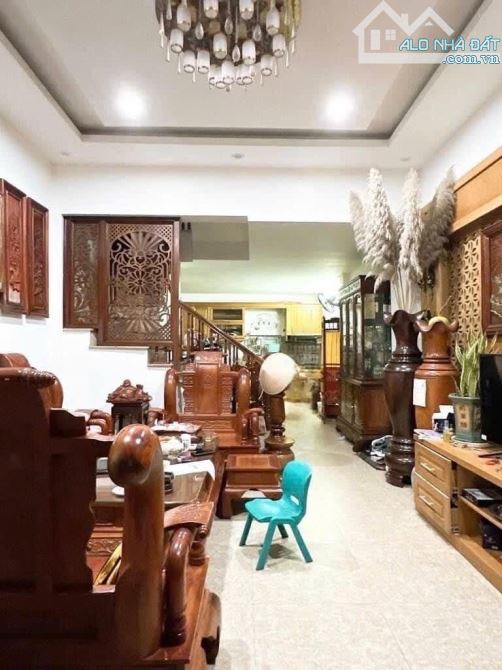 BÁN NHÀ HOÀNG QUỐC VIỆT 60m2. NHÀ DÂN XÂY - 2 THOÁNH - PHÂN LÔ 2 Ô TÔ TRÁNH - V.PHÒNG - 1