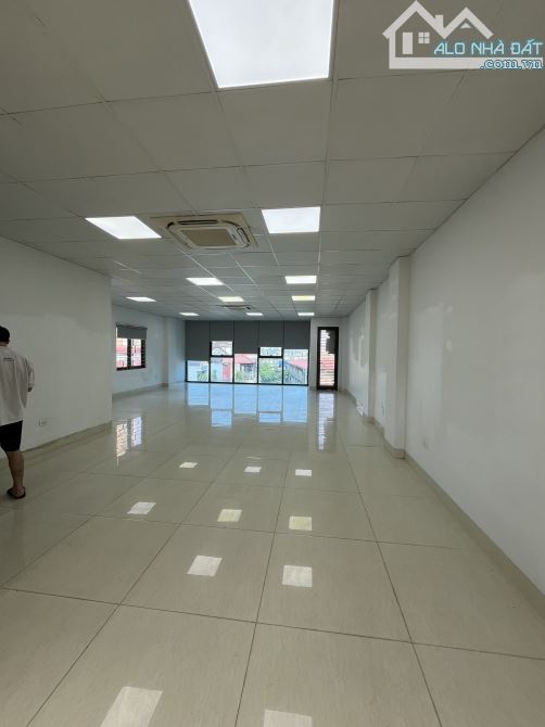 Cho thuê văn phòng Triều Khúc thông sàn 120m2 giá 13,5tr/tháng - 1