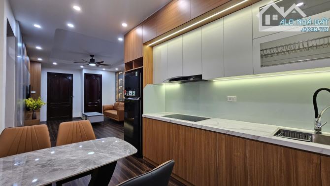 Cần bán căn hộ chung cư 17T Hoàng Đạo Thúy 151m2, 3PN, full nội thất, có slot ô tô
