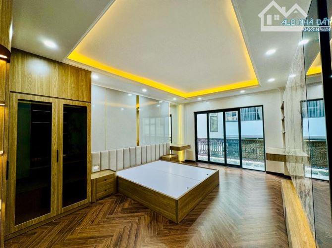 Toà văn phòng vip Hoàng Ngân, 8T thang máy, vỉa hè, ô tô tránh, gara, ở và cho thuê, 65m2