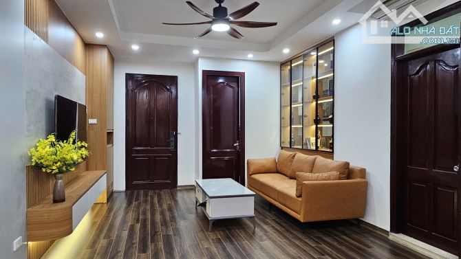 Cần bán căn hộ chung cư 17T Hoàng Đạo Thúy 151m2, 3PN, full nội thất, có slot ô tô - 1