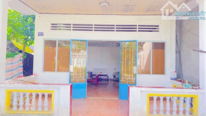 Cho thuê nhà 210 m2 có sân rộng kế KDC 91B tiện ở 5 triệu - 12