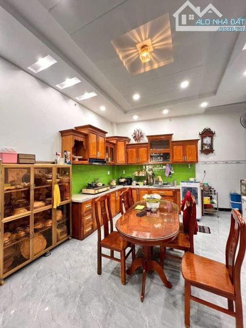 5 X 23 NHÀ MỚI 3 TẦNG HẺM 7M CHỈ 5.X TỶ.   - Vị trí 1 xẹt khu dân cư gần Hương Lộ 2 và Mã - 2