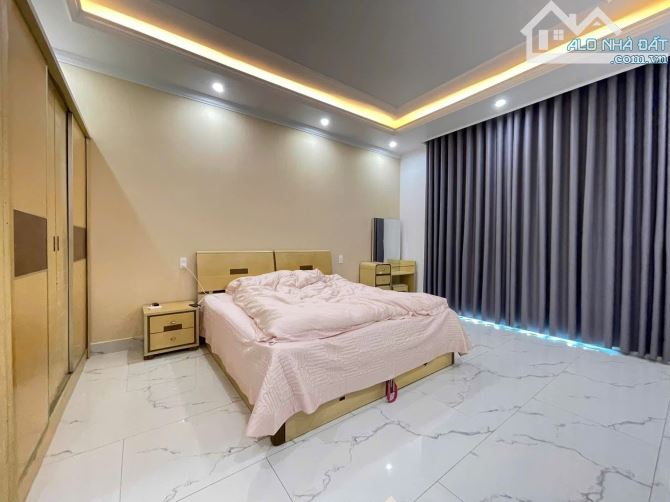 Bán nhà 5 tầng đẹp tuyến 2 Võ Nguyên Giáp, dt 90m2, mt 4,5m - 2