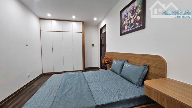 Cần bán căn hộ chung cư 17T Hoàng Đạo Thúy 151m2, 3PN, full nội thất, có slot ô tô - 3
