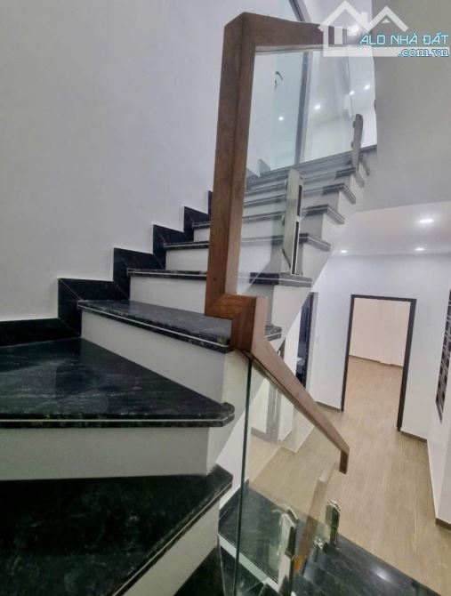 Bán gấp nhà 3,5 tầng Miếu Hai Xã, Dư Hàng Kênh, Lê Chân, 60m2, giá 3,79tỷ - 3
