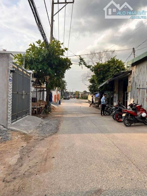 5 X 23 NHÀ MỚI 3 TẦNG HẺM 7M CHỈ 5.X TỶ.   - Vị trí 1 xẹt khu dân cư gần Hương Lộ 2 và Mã - 4