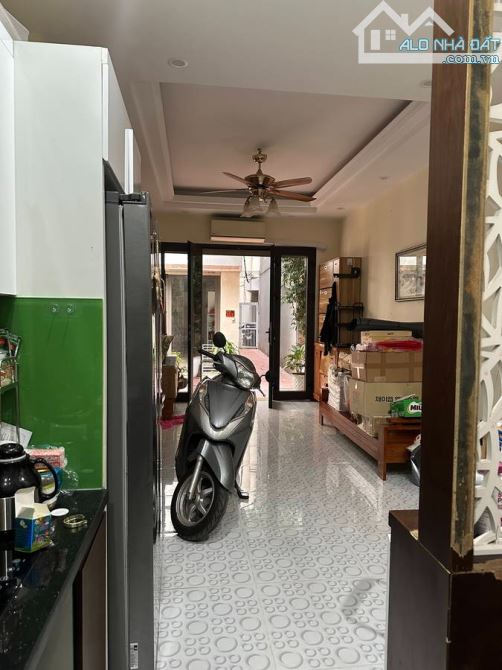 Bán nhà trung tâm quận Long Biên - hàng xóm Khai Sơn Hill 32m2 , 4 tầng chỉ nhỉnh 6 tỷ - 5