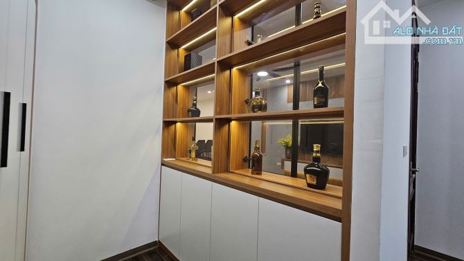 Cần bán căn hộ chung cư 17T Hoàng Đạo Thúy 151m2, 3PN, full nội thất, có slot ô tô - 6