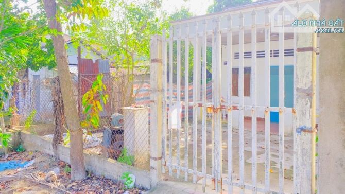 Cho thuê nhà 210 m2 có sân rộng kế KDC 91B tiện ở 5 triệu - 6