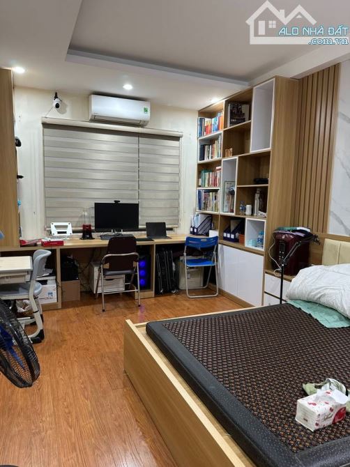 Bán nhà trung tâm quận Long Biên - hàng xóm Khai Sơn Hill 32m2 , 4 tầng chỉ nhỉnh 6 tỷ - 6
