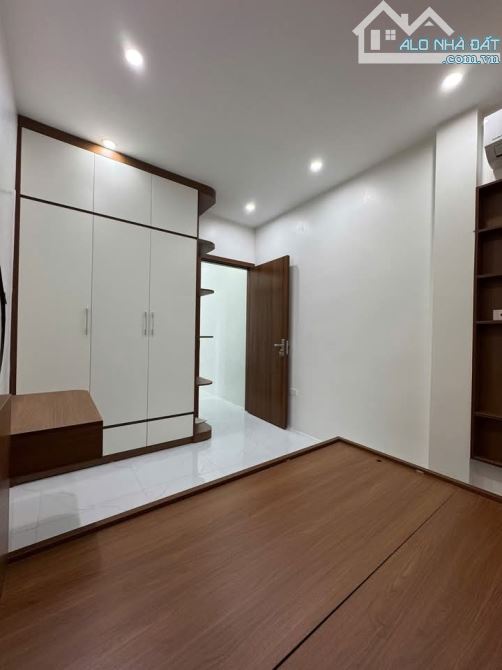 Một căn nhà 35m x 5t full nội thất giá chỉ 6tỷ thật là chất lượng cho cuộc sống tại : - 6