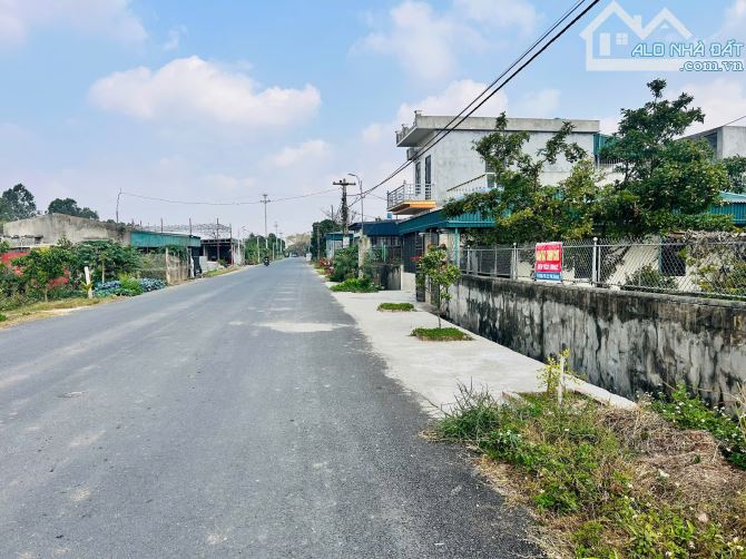 💥 Đất Minh Quang- Kiến Xương 🎉🎉  🎍Diện tích :180m². Mặt 9m nở hậu. Nằm trên trục huyện