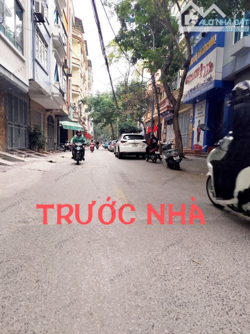 NHÀ MẶT PHỐ CẦU GIẤY. DT 52m2. 2,3 Ô TÔ TRÁNH + VỈA HÈ - KINH DOANH + VĂN PHÒNG TUYỆT ĐẸP