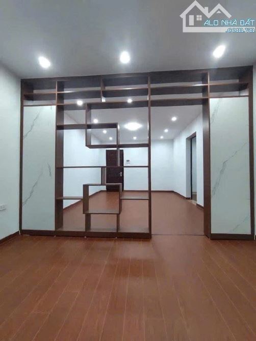 Tập thể Thanh Xuân Bắc, 80m2, lô góc tầng 2, 2 ngủ, chỉ 3,01 tỷ