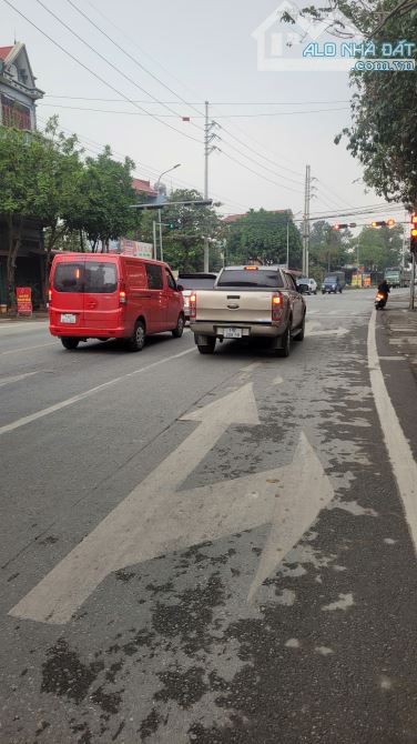 Bán nhà mặt đường Quốc Lộ 32 tại huyện Phúc Thọ đang cho thuê - 1