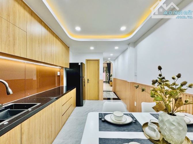 💥Bình Thạnh - Ngã 4 Hàng Xanh - Sát Q1 - 3 Tầng Xây mới - 2 mặt hẻm 4m - 40m2 - Sát 5 ĐH - 3