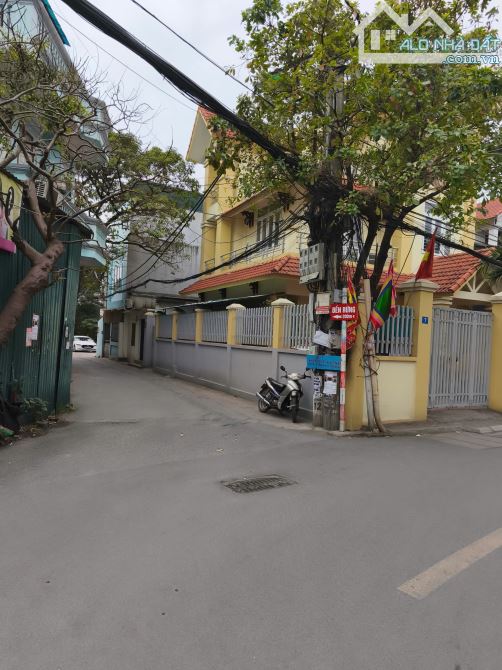 Bán đất Bắc Biên Long Biên DT 1750 m2, mt 20m giá 4,65tỷ - 3
