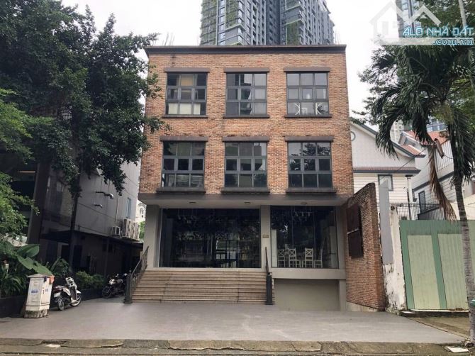 Cho thuê Mặt tiền Hoa Lan Phú Nhuận 8x16m hầm 3 tầng