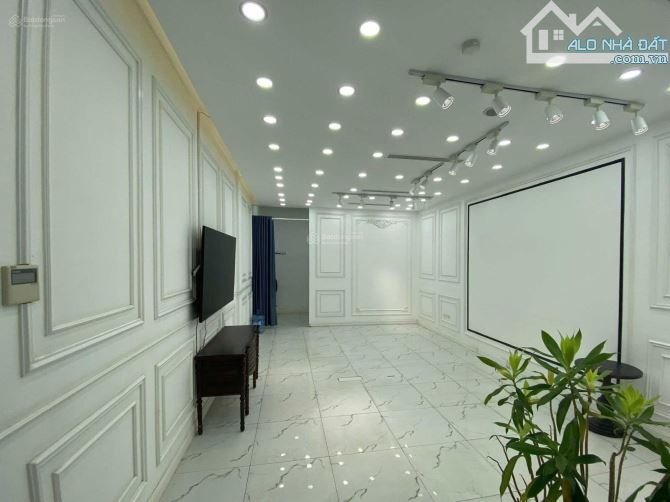 Cho thuê nhà liền kề Duy Tân - Tôn Thất Thuyết, Cầu Giấy. DT 110m, 6 tầng, 1 hầm. thang má