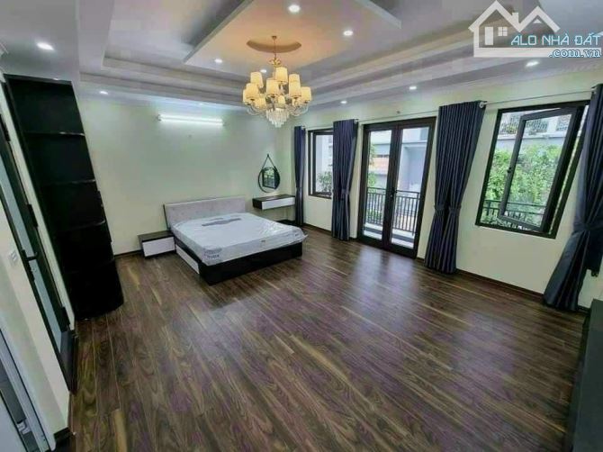 Cho thuê nhà ở Dương Khuê 70m2, 6 tầng, thông sàn, thang máy,, mới, oto đỗ tránh